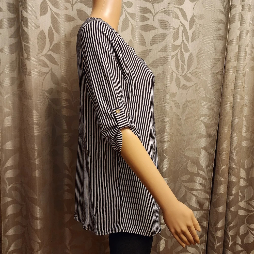 Striped Half Sleeve Top - Picture 3 of 12